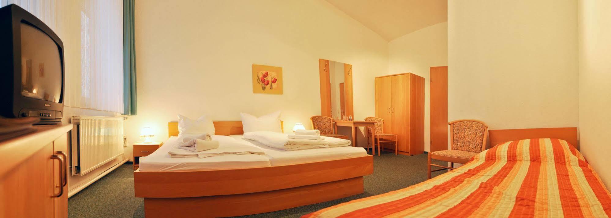 Pension Zum Riedensee Bastorf Bagian luar foto